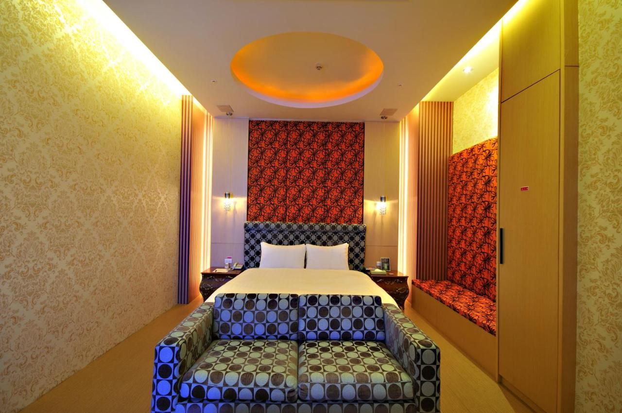 Dubai Motel Yilan Exterior foto