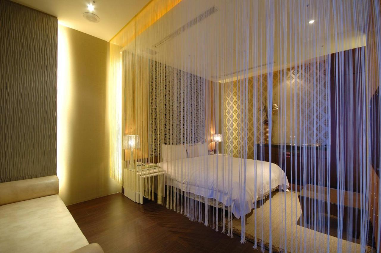 Dubai Motel Yilan Exterior foto
