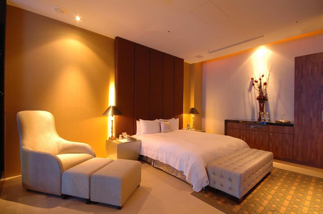 Dubai Motel Yilan Exterior foto