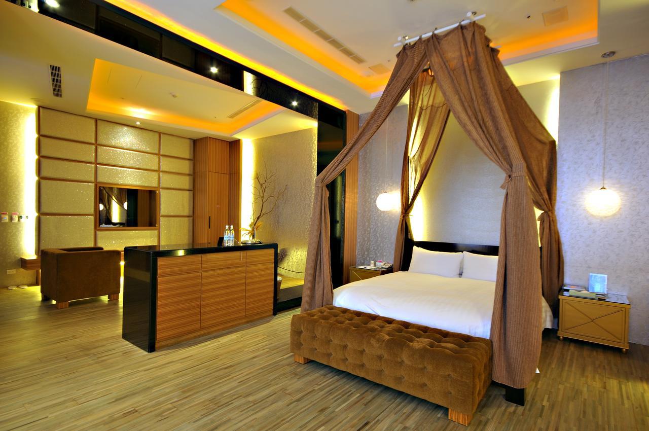 Dubai Motel Yilan Exterior foto